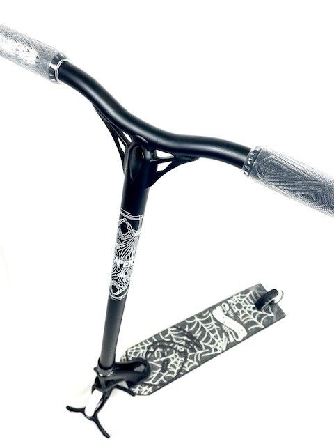 Trottinette custom Blunt AOS V5 Reaper