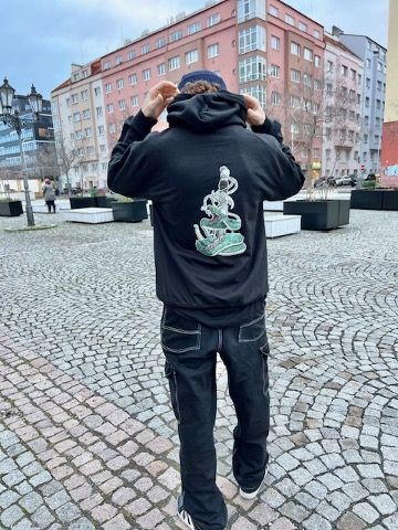 Maty Pekárek Hoodie Snake